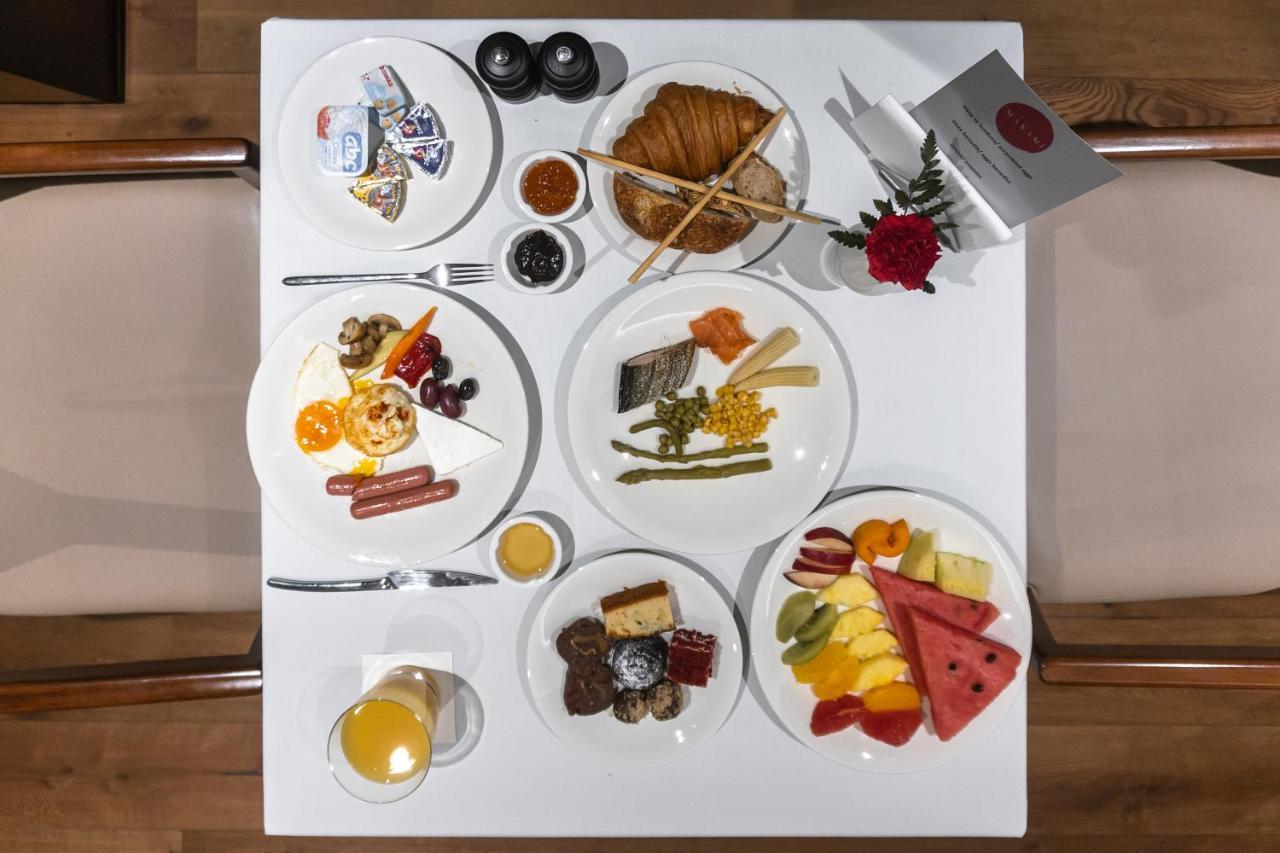 Hotel Manami Пристина Екстериор снимка A typical breakfast at a hotel